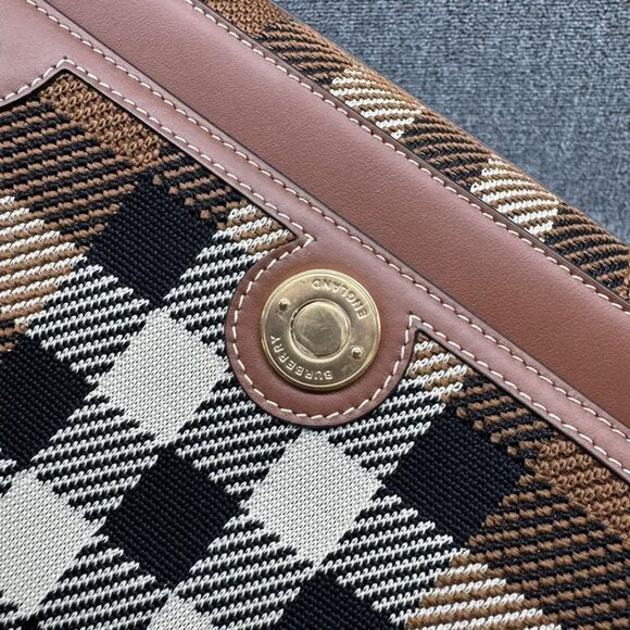 Burberry Leather Shoulder Bag 799-030325 - Picture 4 of 15